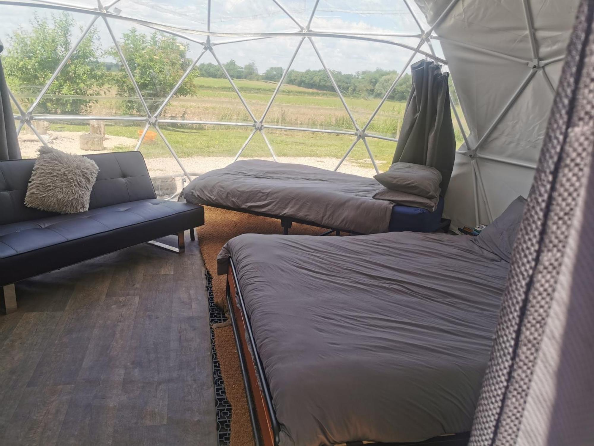 Secret Heated Dome Lincoln Firepit Projector Apartment Bilik gambar